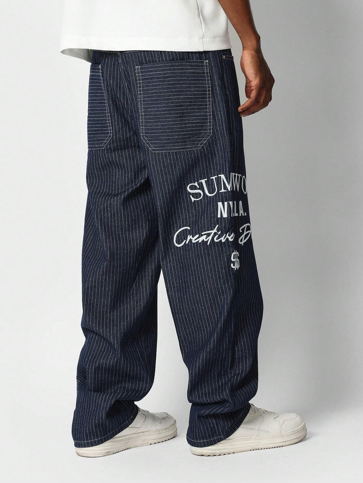 Calça Pavtros Denim reta com bordado