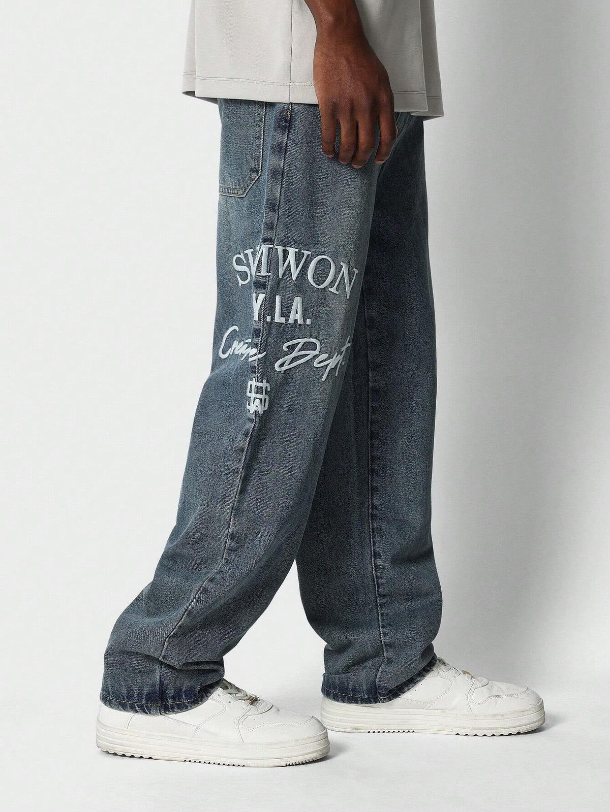 Calça Pavtros Denim reta com bordado