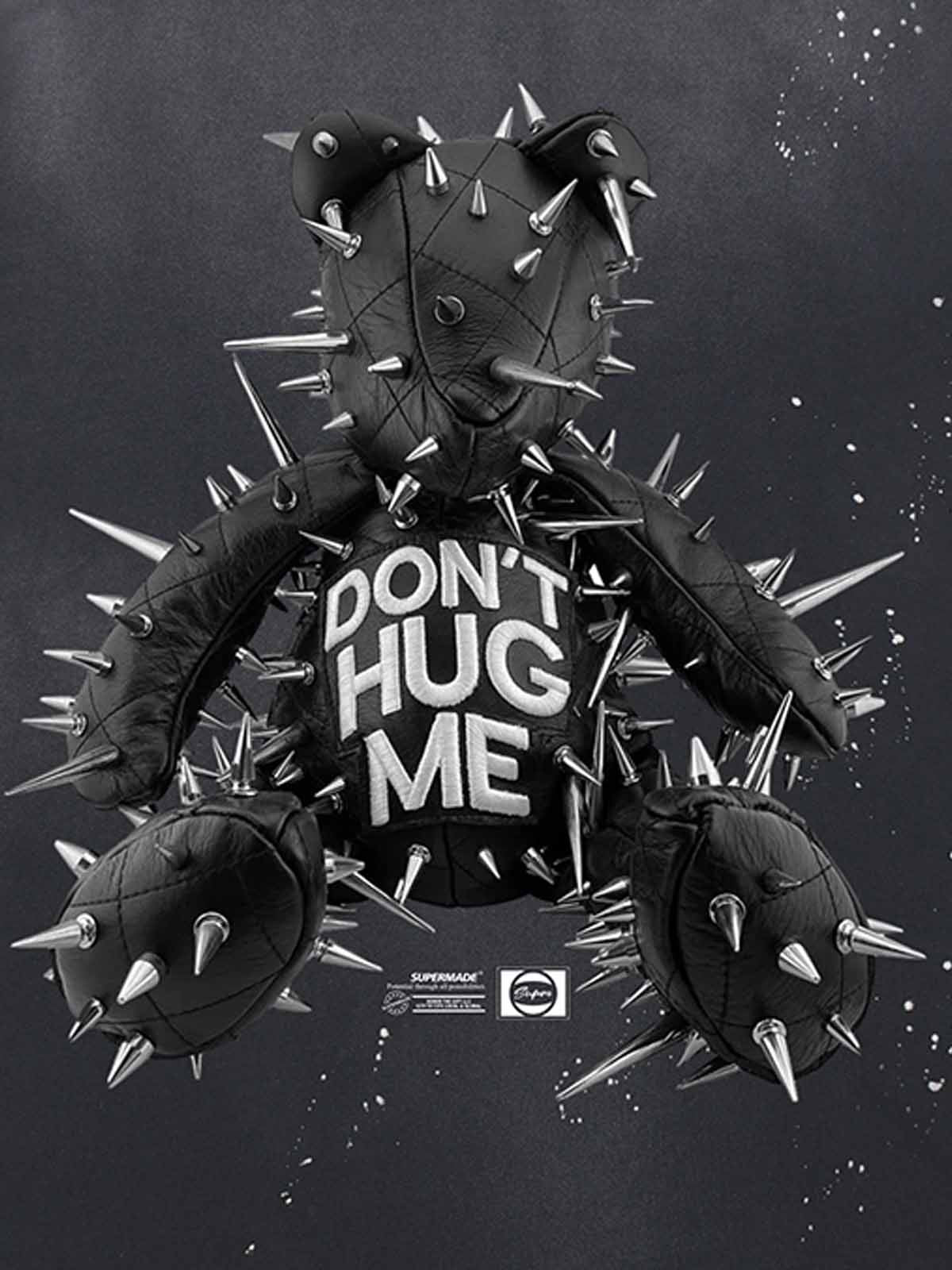 Camiseta Pavtros Spiked Bear Don't Hug Me